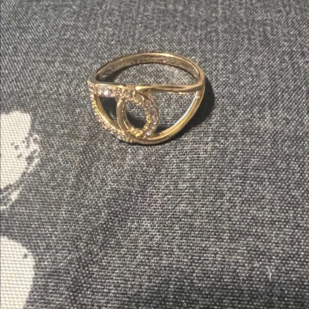 Elegant Gold Ring with Crystal Accents